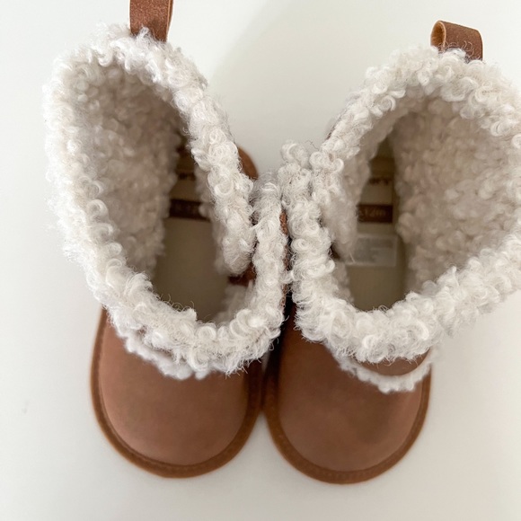 Carters warm boots - Picture 2 of 2
